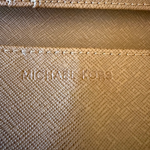 Michael Kors Brown Signature Logo Wristlet/Cellphone Wallet NWOT - Picture 4 of 6